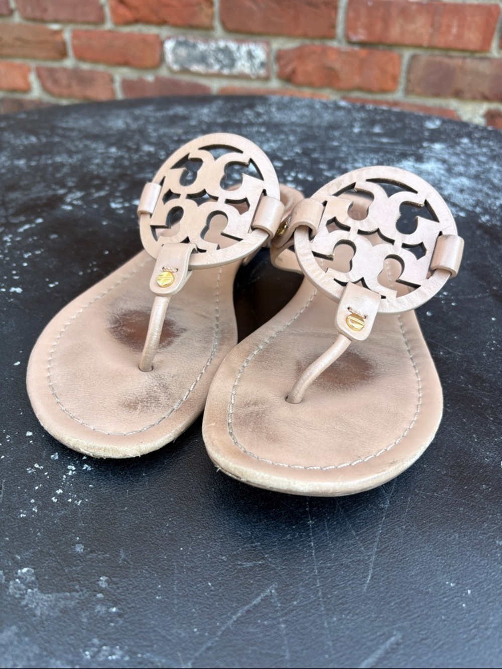Tory Burch Beige/Cream Miller Logo Leather Thong Sandals size 9 ( Worn) - Picture 2 of 9